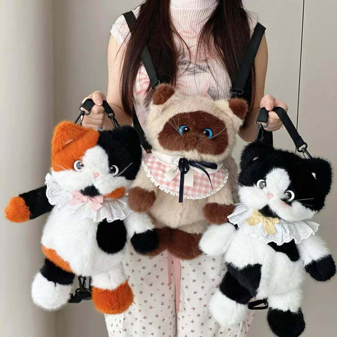 Lifelike Cat-shaped Backpack